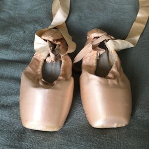 Used Bloch ballet Pointe Shoes